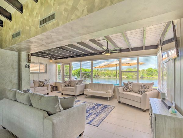 West Palm Beach Water View Home Close to Beach with Hot Tub & Boat Access