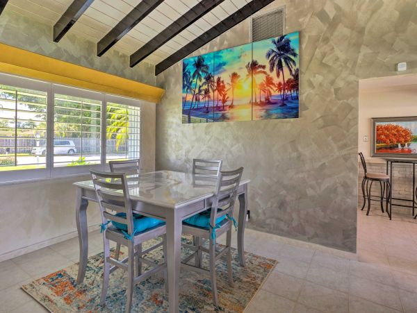 West Palm Beach Water View Home Close to Beach with Hot Tub & Boat Access