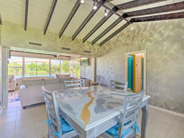 West Palm Beach Water View Home Close to Beach with Hot Tub & Boat Access