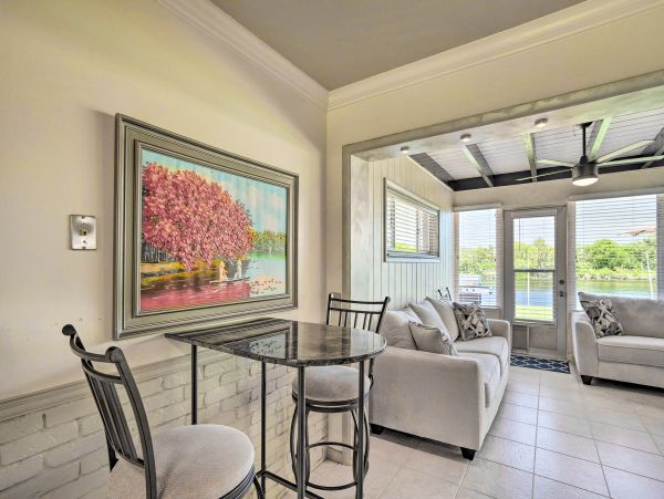 West Palm Beach Water View Home Close to Beach with Hot Tub & Boat Access
