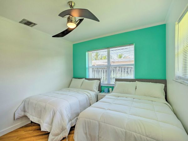 West Palm Beach Water View Home Close to Beach with Hot Tub & Boat Access