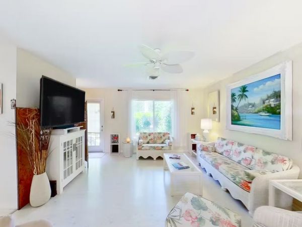 3 Bedroom Vacation Home in Siesta Key with Private Pool
