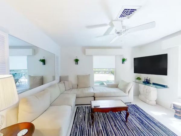 3 Bedroom Vacation Home in Siesta Key with Private Pool