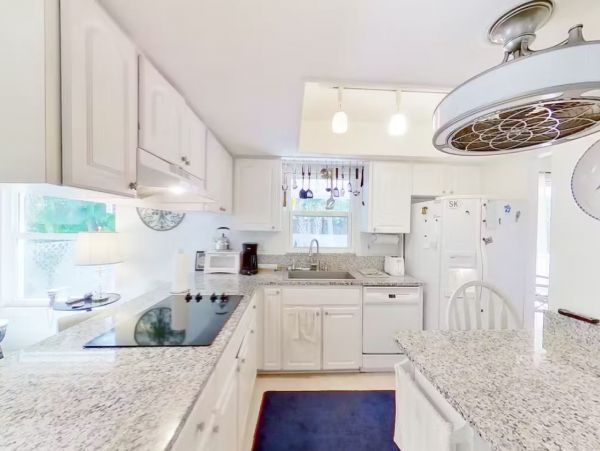 3 Bedroom Vacation Home in Siesta Key with Private Pool