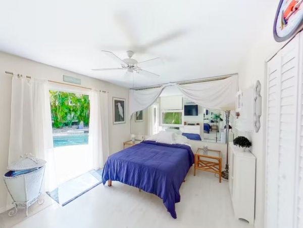 3 Bedroom Vacation Home in Siesta Key with Private Pool