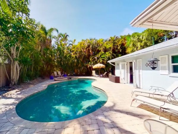 3 Bedroom Vacation Home in Siesta Key with Private Pool