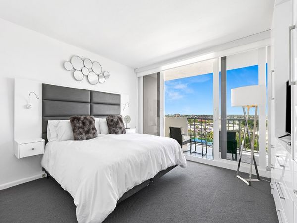 Oceanviews 2 Bedroom Vacation Condo in Marco Island Sleeps 4