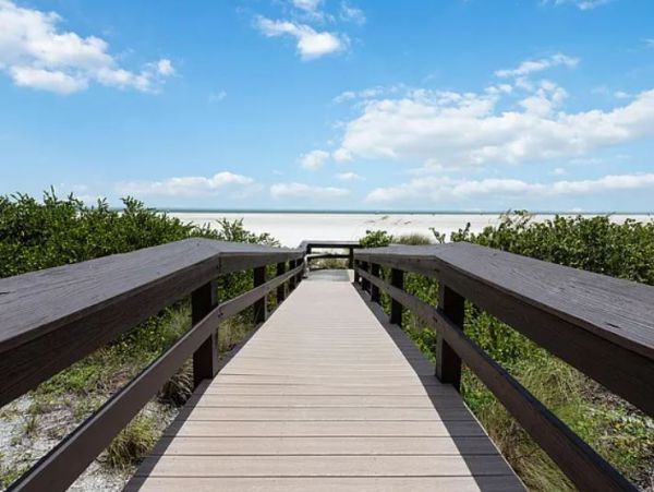 Oceanviews 2 Bedroom Vacation Condo in Marco Island Sleeps 4