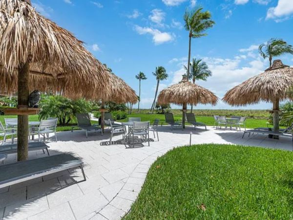 Oceanviews 2 Bedroom Vacation Condo in Marco Island Sleeps 4
