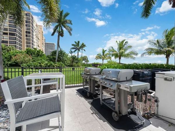 Oceanviews 2 Bedroom Vacation Condo in Marco Island Sleeps 4