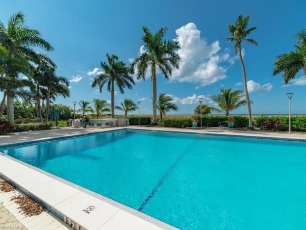 Oceanviews 2 Bedroom Vacation Condo in Marco Island Sleeps 4