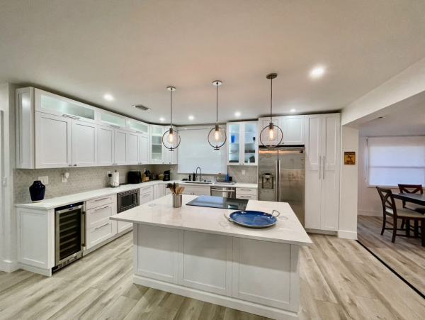 Quiet Lovely 2 Bedroom Home Centrally Located in Deerfield Beach
