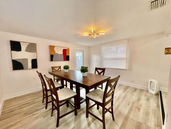 Quiet Lovely 2 Bedroom Home Centrally Located in Deerfield Beach