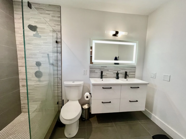Quiet Lovely 2 Bedroom Home Centrally Located in Deerfield Beach