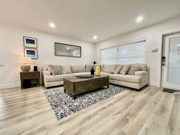Quiet Lovely 2 Bedroom Home Centrally Located in Deerfield Beach