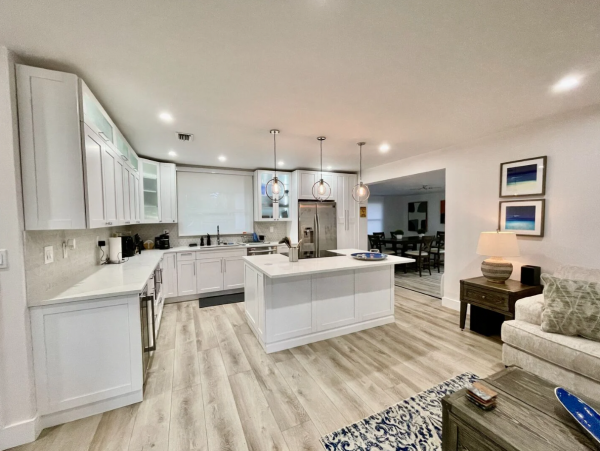 Quiet Lovely 2 Bedroom Home Centrally Located in Deerfield Beach