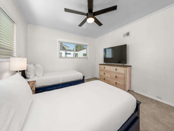 Mission Beach Vacation Condo Three Bedroom Walk to Beach