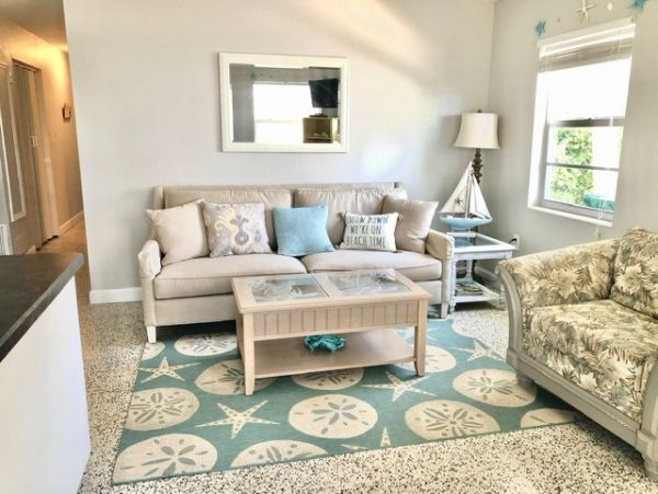 Super Cute Two Bedoom Duplex Just Steps Away from the Beach!!