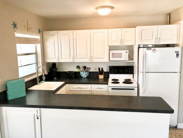 Super Cute Two Bedoom Duplex Just Steps Away from the Beach!!