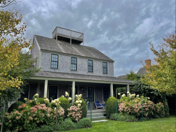 Nantucket Five bedroom Vacation Rental one Mile to Beaches.