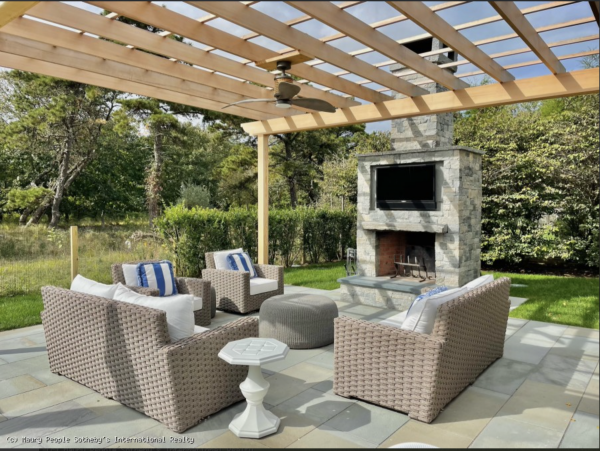 Nantucket Five bedroom Vacation Rental one Mile to Beaches.