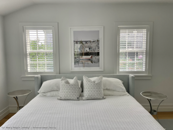 Nantucket Five bedroom Vacation Rental one Mile to Beaches.