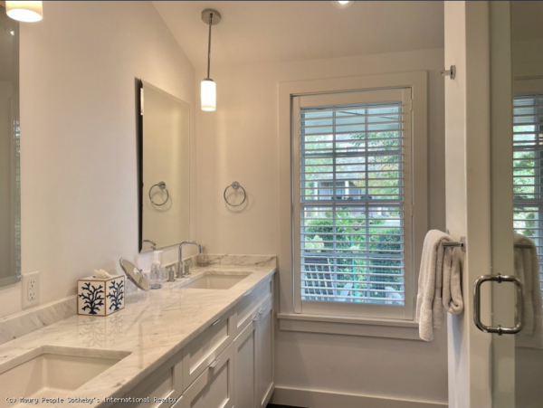 Nantucket Five bedroom Vacation Rental one Mile to Beaches.