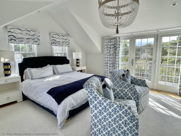 Nantucket Five bedroom Vacation Rental one Mile to Beaches.
