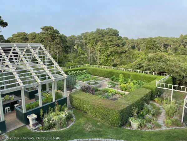 Private Gardens Organic Vegetables Spa Like Retreat