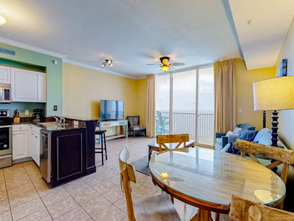 2 Bedroom Condo with Ocean View, Pool & Hot Tub access