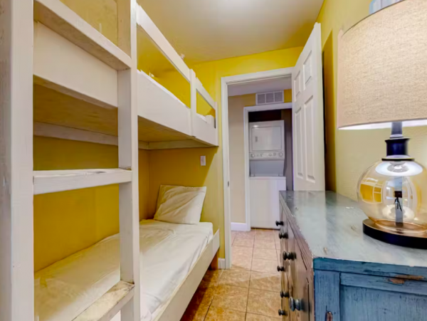 2 Bedroom Condo with Ocean View, Pool & Hot Tub access