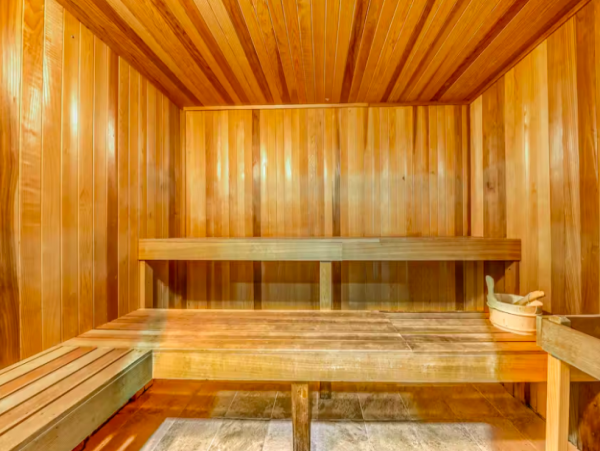 2 Bedroom Condo with Ocean View, Pool & Hot Tub access
