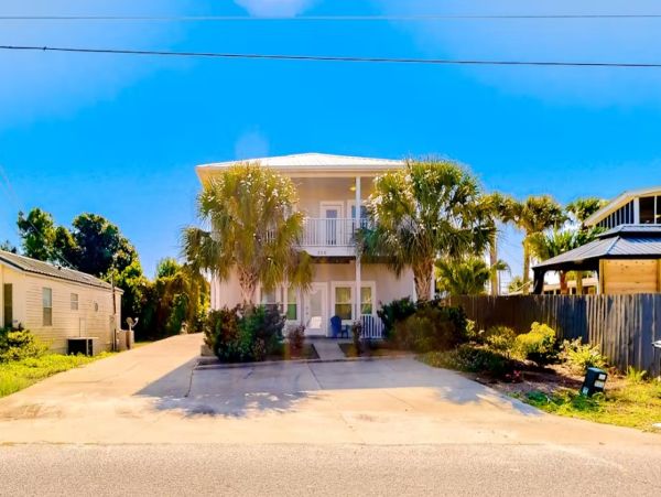 Walk to Beach Charming Six Bedroom Panama City Beach