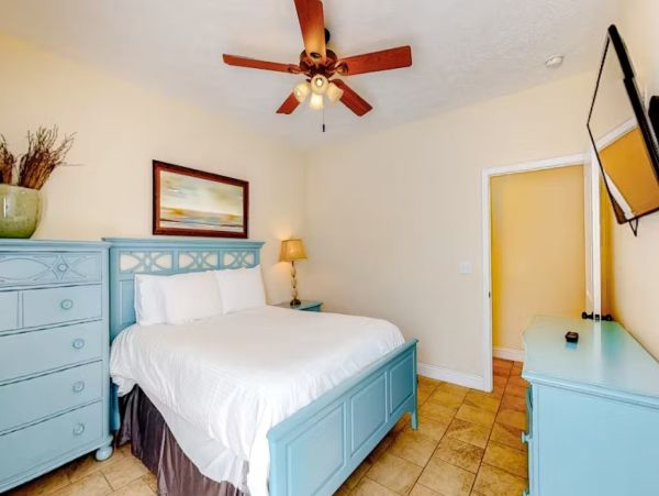 Walk to Beach Charming Six Bedroom Panama City Beach