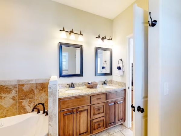 Walk to Beach Charming Six Bedroom Panama City Beach
