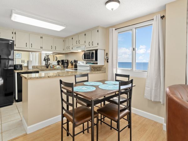Lovely 2 Bedroom Vacation Condo in Panama City Beach