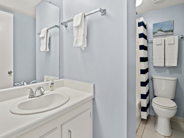 Lovely 2 Bedroom Vacation Condo in Panama City Beach