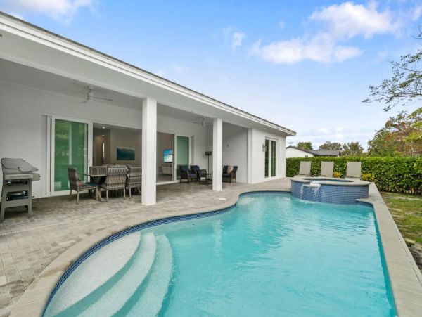 4 Bedroom Vacation Pool Home in Marco Island Close to Beach