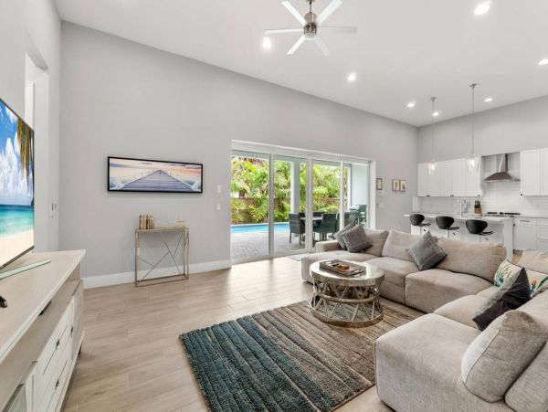 4 Bedroom Vacation Pool Home in Marco Island Close to Beach