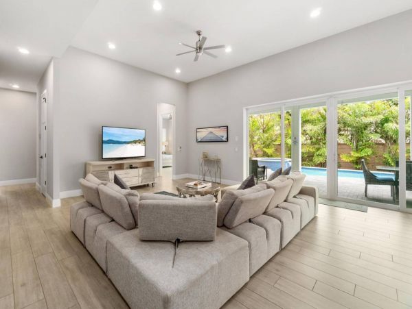 4 Bedroom Vacation Pool Home in Marco Island Close to Beach
