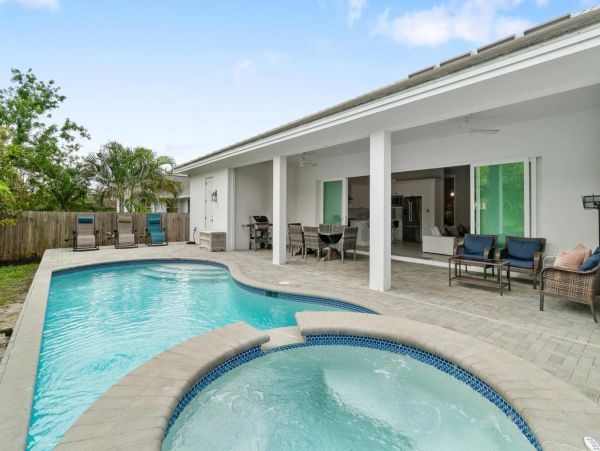 4 Bedroom Vacation Pool Home in Marco Island Close to Beach