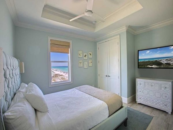 Gulf-Front Luxury Vacation Pool Home in Destin Sleeps 16