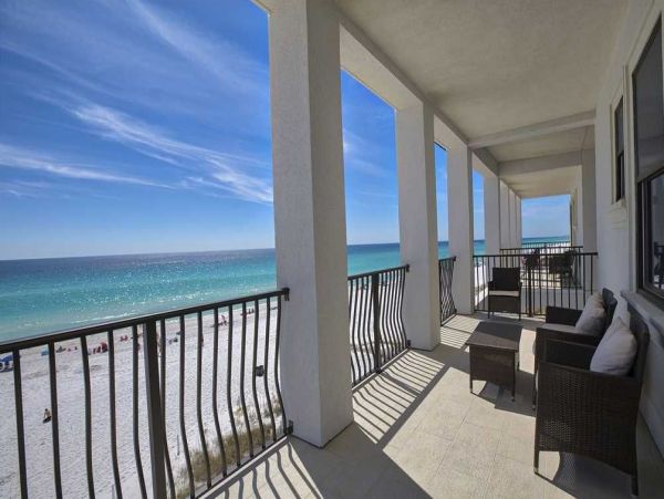Gulf-Front Luxury Vacation Pool Home in Destin Sleeps 16