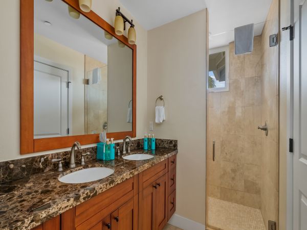 Mountain View Three Bedroom Vacation Rental in Poipu Beach