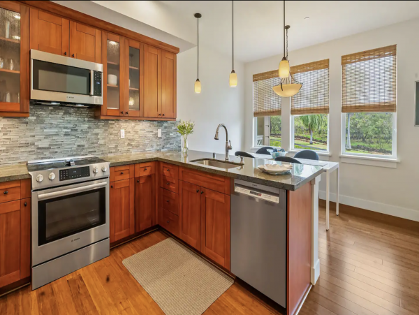 Stunning Residence all Upgraded Beautiful Amenities.