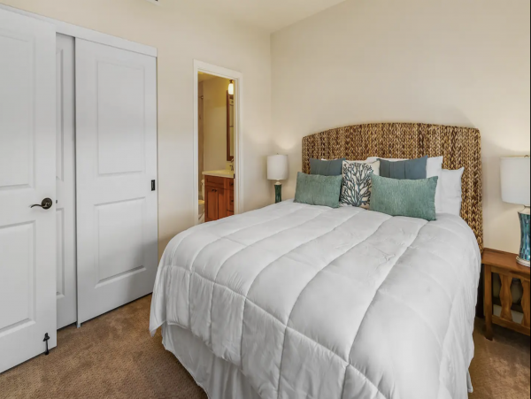 Stunning Residence all Upgraded Beautiful Amenities.
