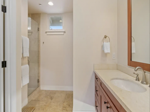 Stunning Residence all Upgraded Beautiful Amenities.