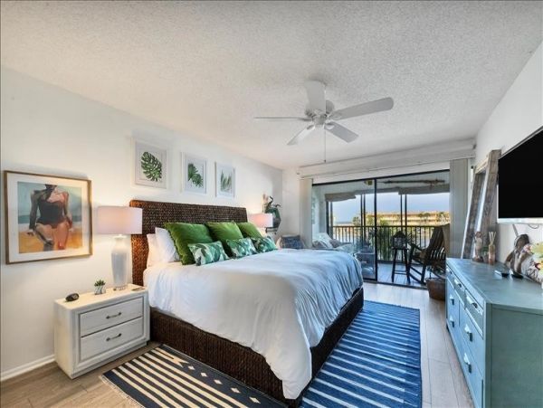 Siesta Key Vacation Condo Two Bedroom Walk to Beach