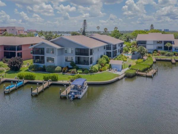Siesta Key Vacation Condo Two Bedroom Walk to Beach