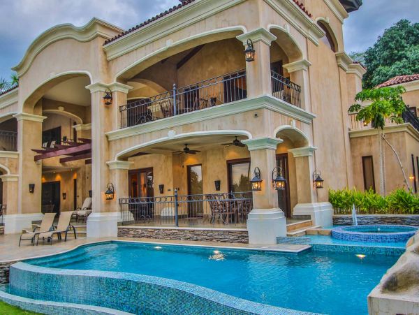 Luxury Vacation Villa with 6 Bedrooms in Playa Flamingo